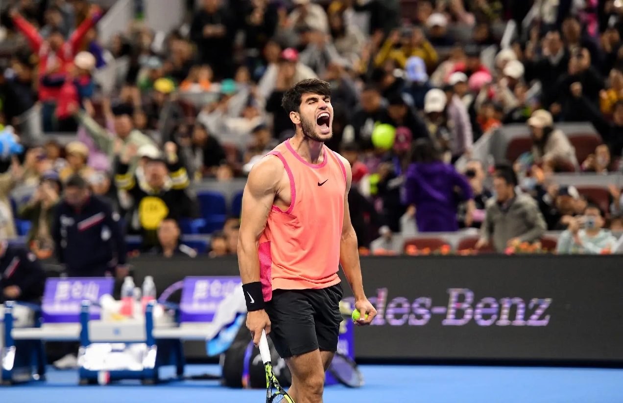 戴维斯杯逆转拉沃尔杯，辛纳扛起全队