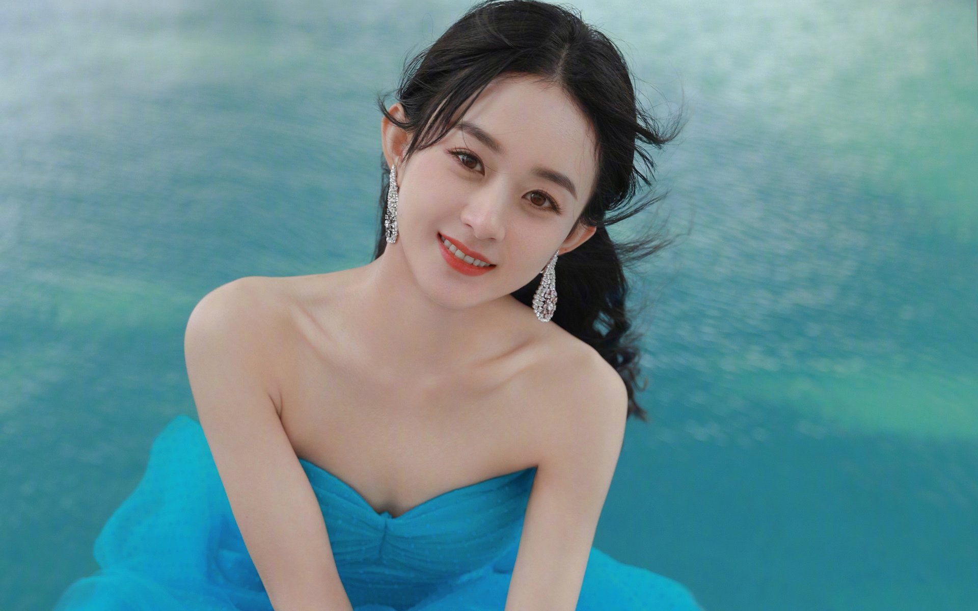 双星闪耀!凯恩戴帽摧毁敌阵,罗马铁蹄踏碎黄色潜水艇