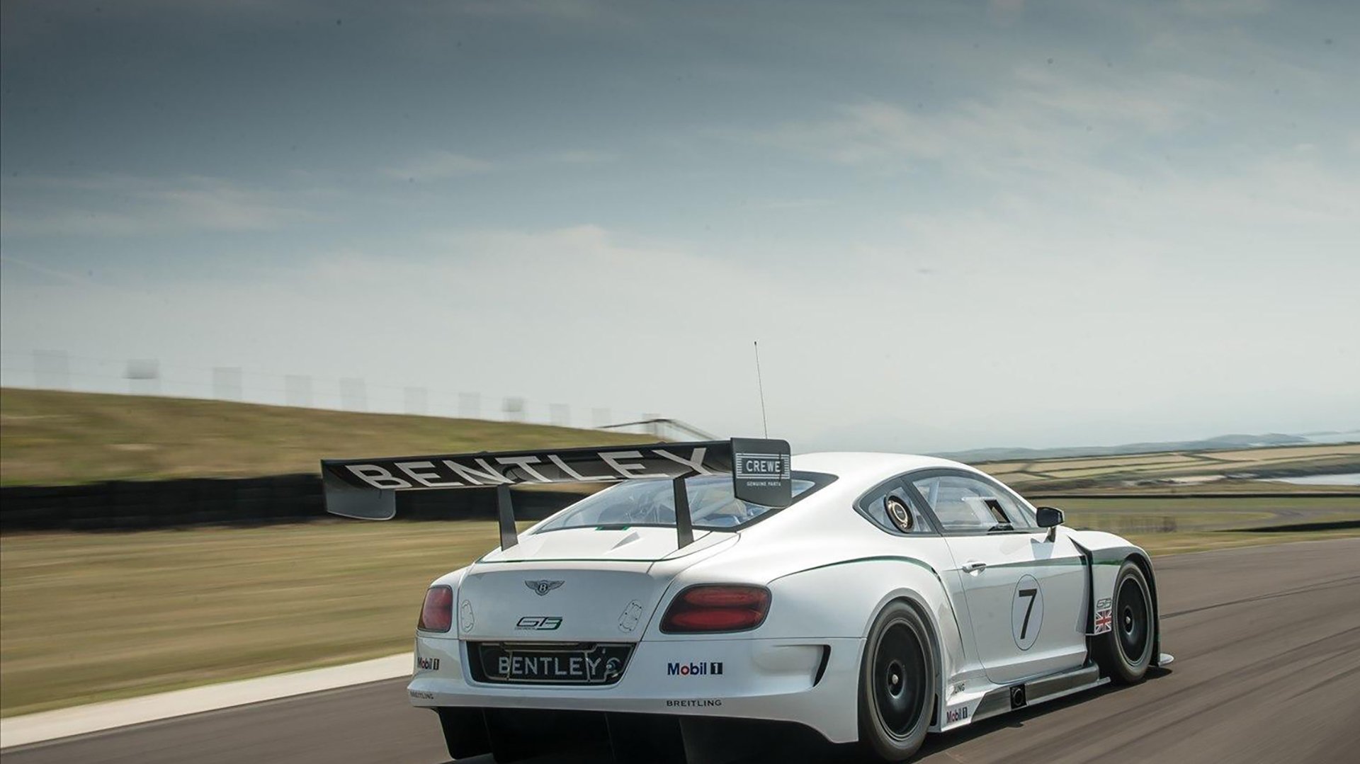 爱游戏体育-引擎与天赋的对决，当那不勒斯的铁壁，在阿什拉夫的赛道破晓